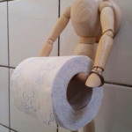 Toalettpappershållare med modelldocka